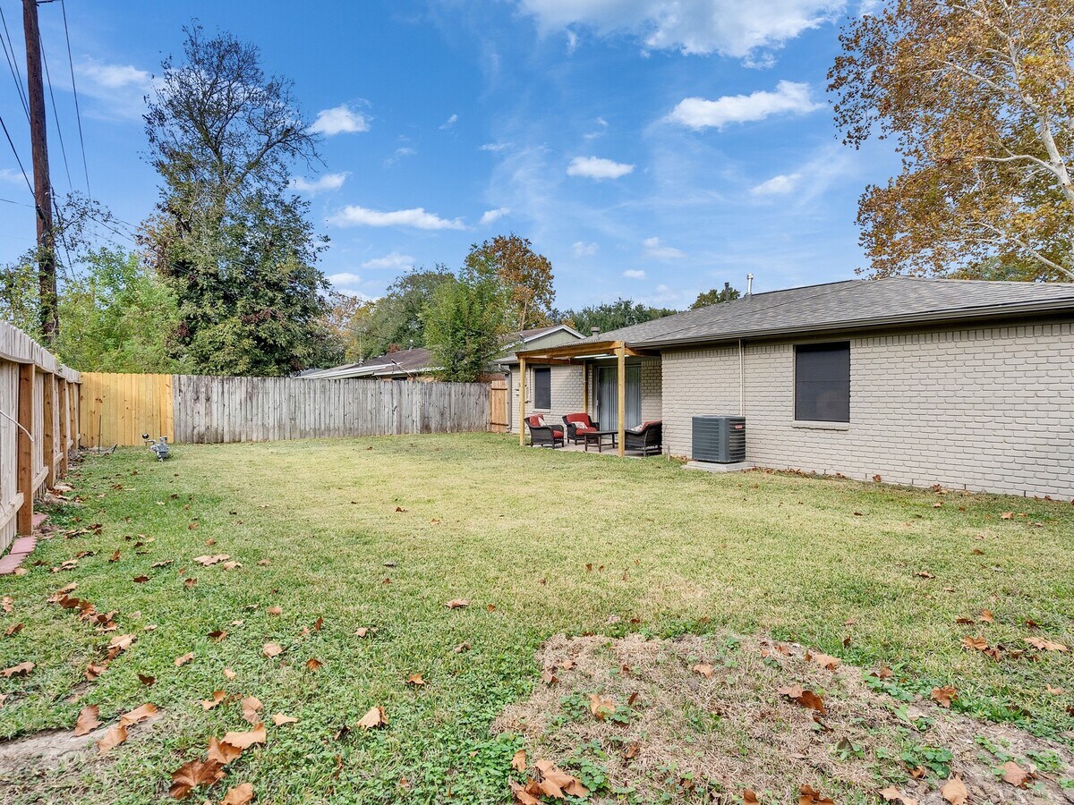 Photo - 705 Littlewood