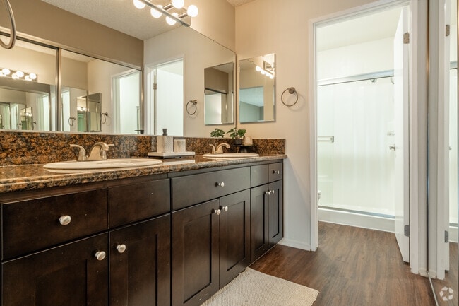 2BR, 2BA - Cannes - 1,185SF - Bathroom