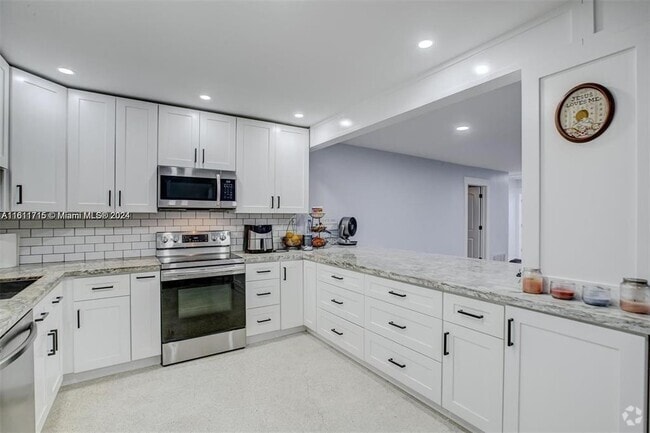 Building Photo - 461 SE 1st Ave Rental