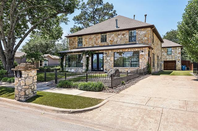 Photo - 221 N Lucas Dr