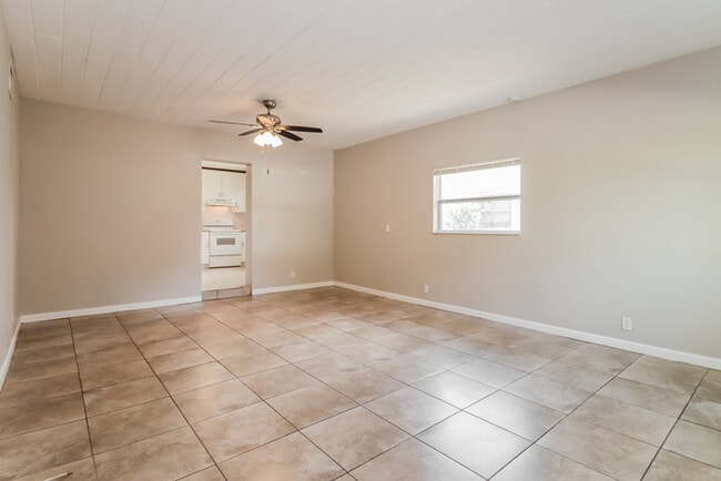 Photo - 630 50th St N