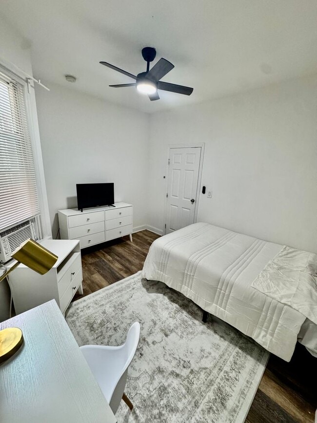 Building Photo - 2428 Cambreleng Ave Unit 2