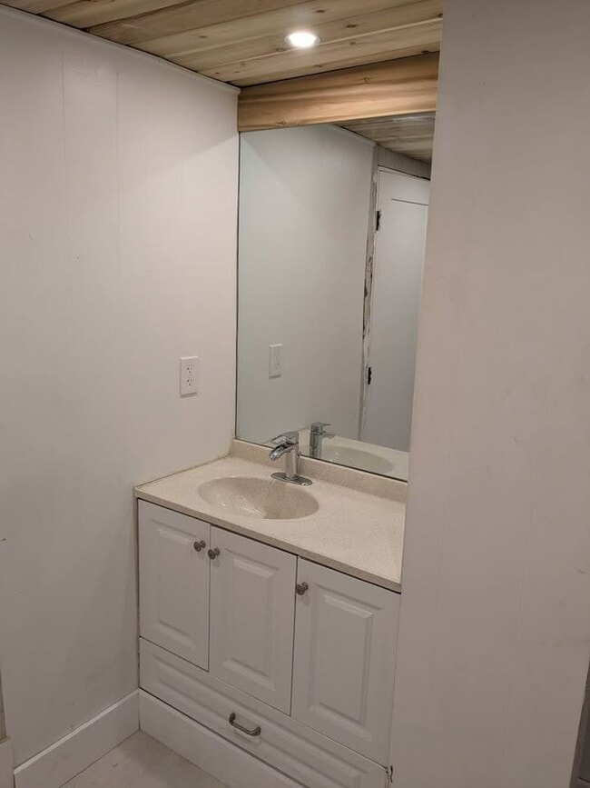 Photo - 605 NE 27th St