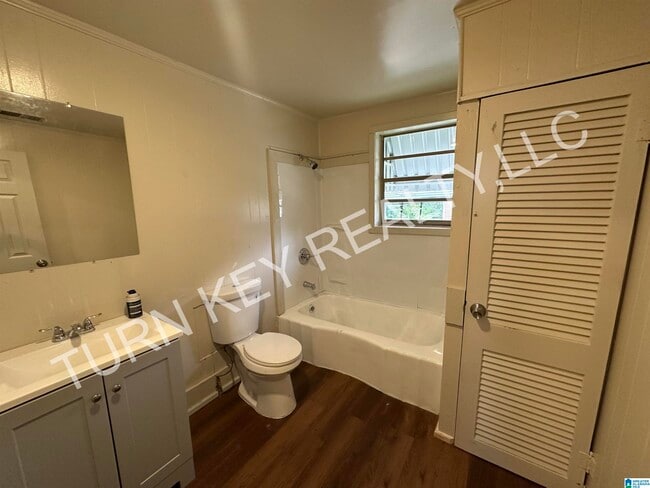 Photo - 2212 20th St N