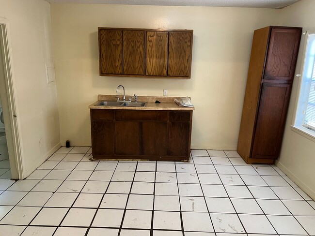 Photo - 1801 Goodyear Ave Unit A