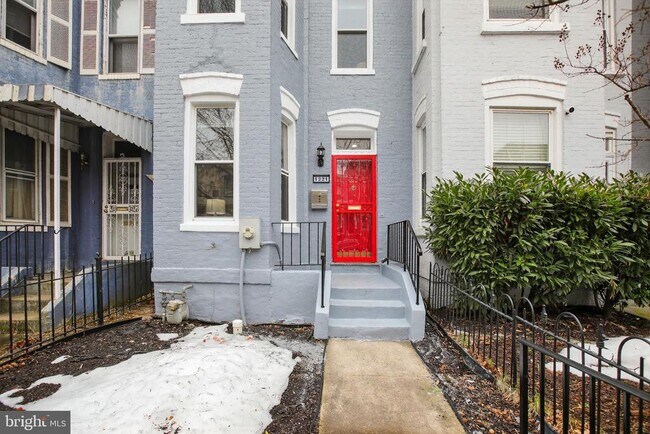 Photo - 1221 I St NE