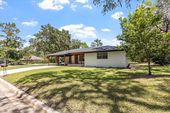 Photo - 2425 Bruce Ln