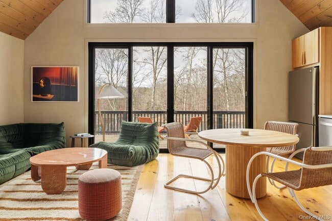 Photo - 407 White Schoolhouse Rd