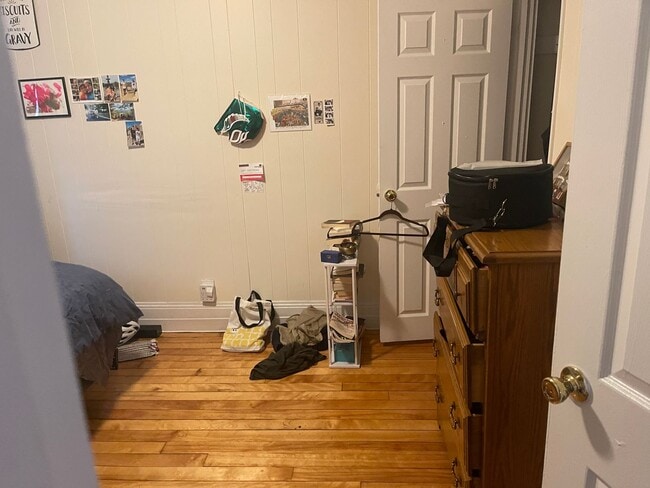 Photo - Top Floor Sunny 2 Bed Equal Large bedrooms... Casa