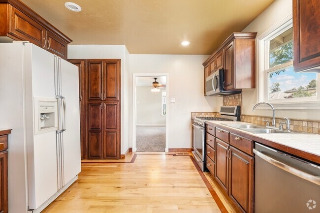 Building Photo - 2903 W Madison Ave Rental