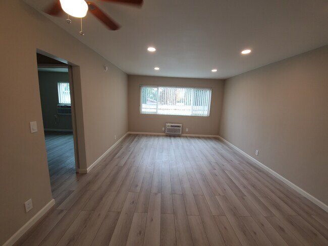 Photo - 7461 Hazeltine Ave Unidad 16