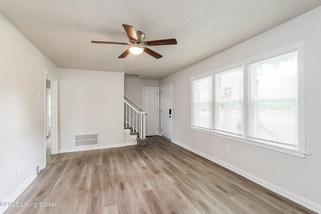 Photo - 11510 Lower River Rd