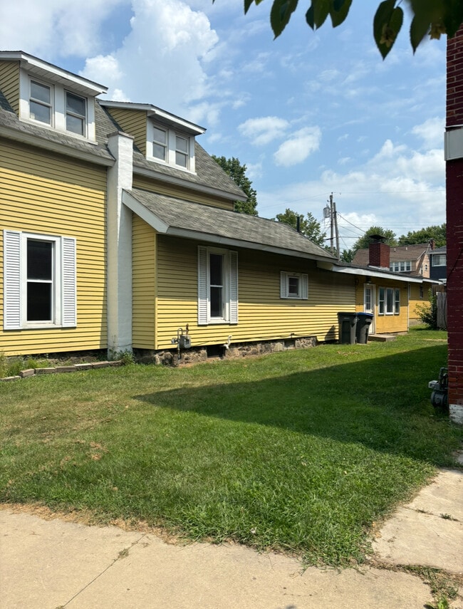 Photo - 722 S Main St