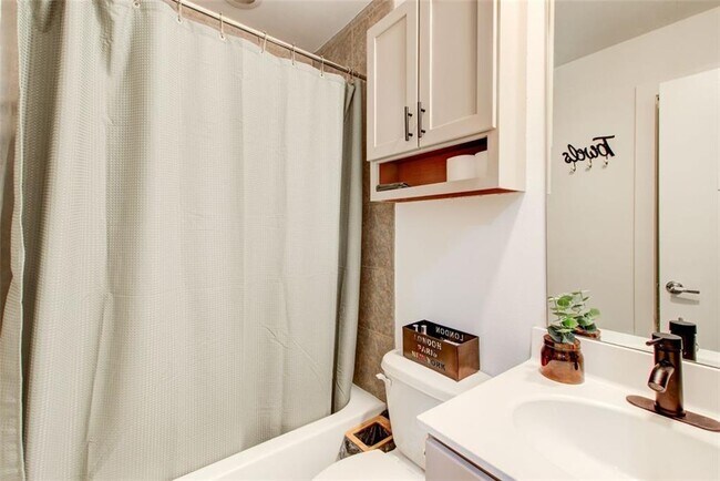 Photo - 241 Maynard Terrace SE