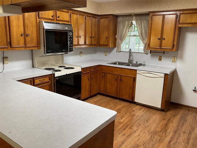 Photo - 3113 Wilson Rd