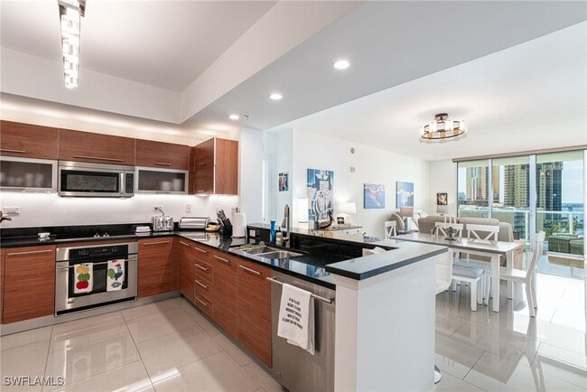 Building Photo - 3000 Oasis Grand Blvd Unit 801