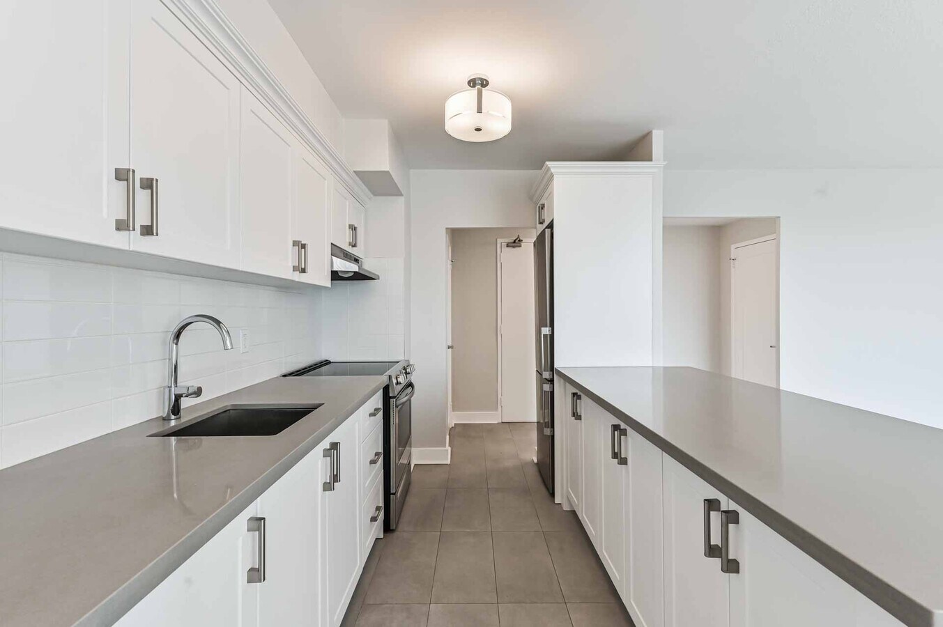 Photo - La Salle Towers Unit 00405