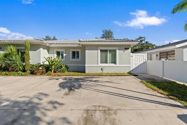 Building Photo - 3 bedroom in Miramar FL 33023 Unit 6035