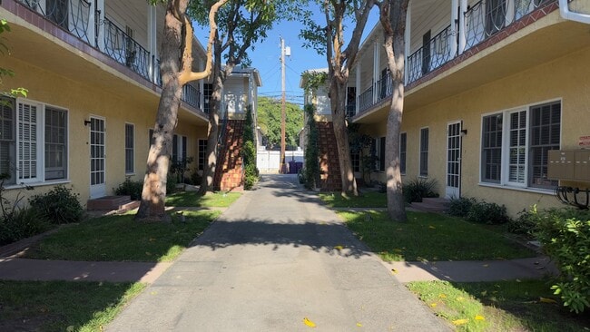 Photo - SPACIOUS 1 BEDROOM 1 BATH UPSTAIRS LOCATED NORTH OF DOWNTOWN LONG BEACH Unit 6007