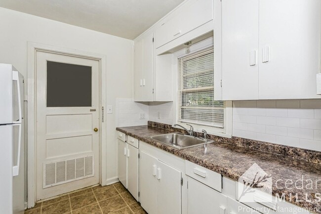 Photo - 1 Bedroom, Lawn and Trash Included