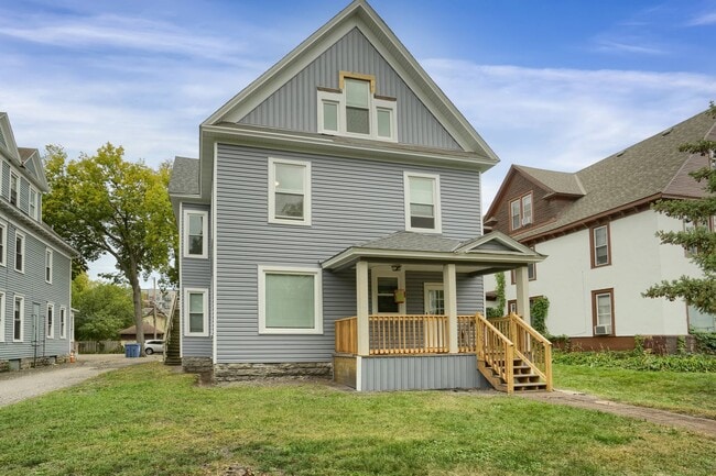 Photo - 1316 7th St SE Unidad 8 Bedroom - 8