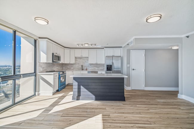 Building Photo - 3301 Bayshore Blvd Rental