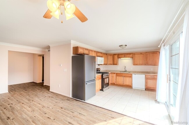 Photo - 474 Fox Hills Dr S Unit 2