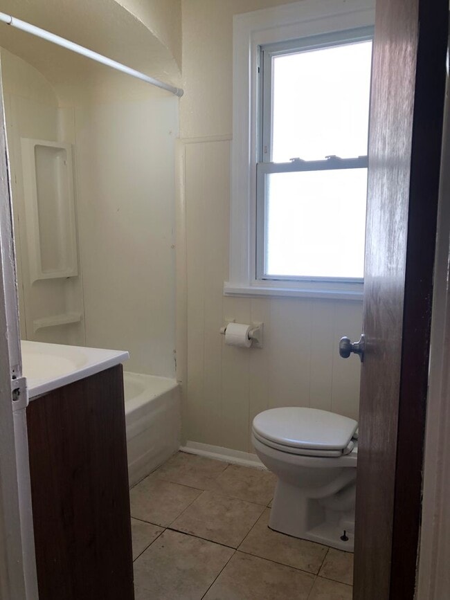 Photo - 2 bed Home for Rent with bonus room ....drive by and take a look