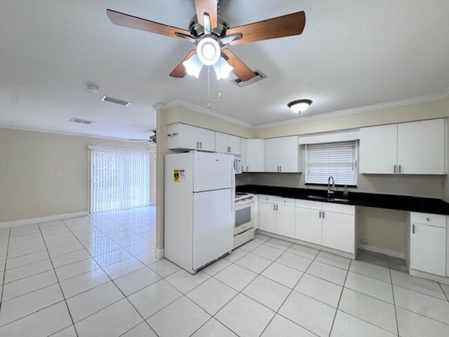 Photo - Charming 3/2 with Modern Updates