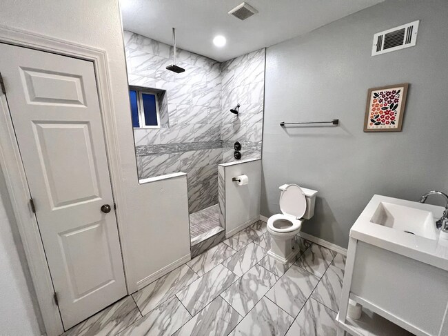 Photo - 3025 E Missouri Ave