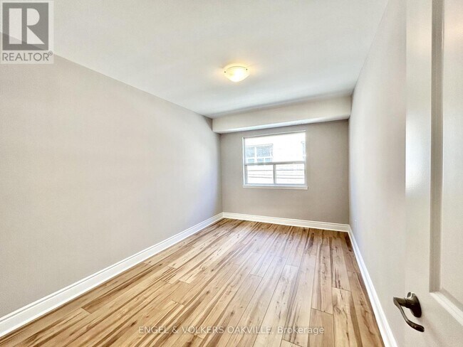 Photo - 11 Thirty Third St Unit 204