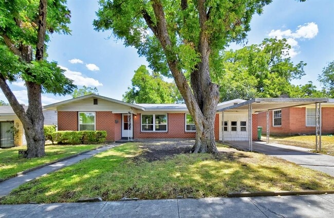 Photo - 430 Beryl Dr