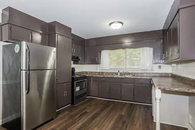 Photo - 445 Birch St