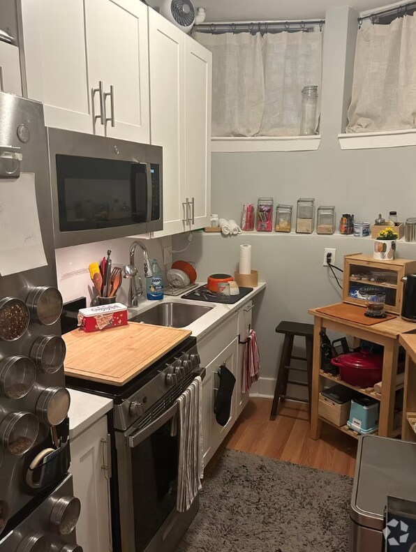 Building Photo - 585 Beacon St Unit B Rental