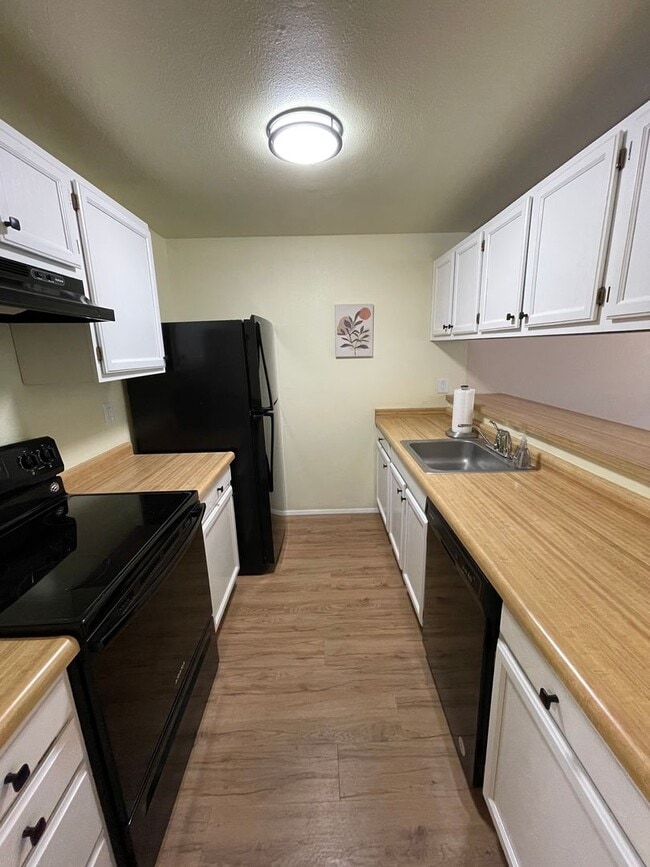 Photo - Charming 2 Bedroom Condo in the Heart of T...