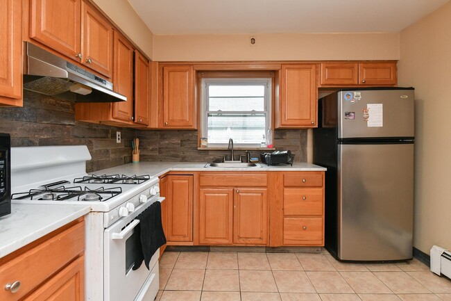 Building Photo - 207 Manhattan Ave Unit 2