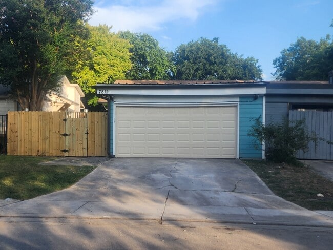 Photo - 7812 Broadwick