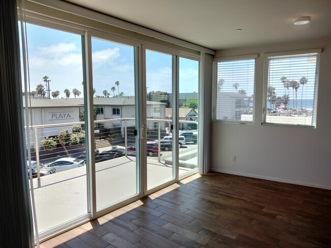 Photo - 5040 Santa Monica Ave Unit 4