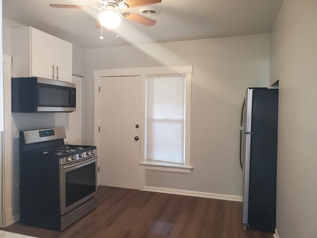 Photo - 5222 N Ludlam Ave Unit 2 Floor