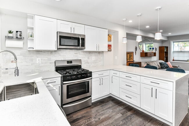 Photo - 1350 Dexter Terrace SE