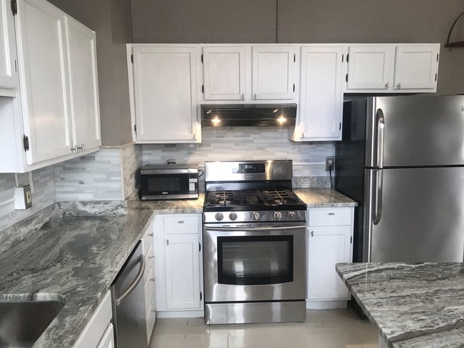 Building Photo - 1340 S Hanover St Unit D