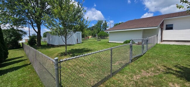 Photo - 123 S Main St