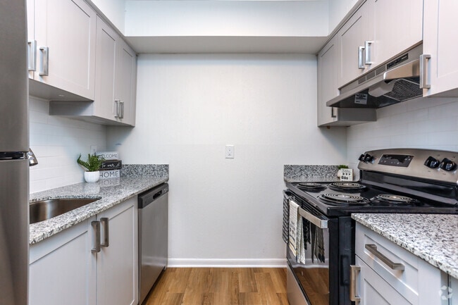1BR, 1BA - 910 SF