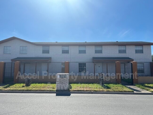 Photo - 2133 Kerria Ave Unidad Apt. #2