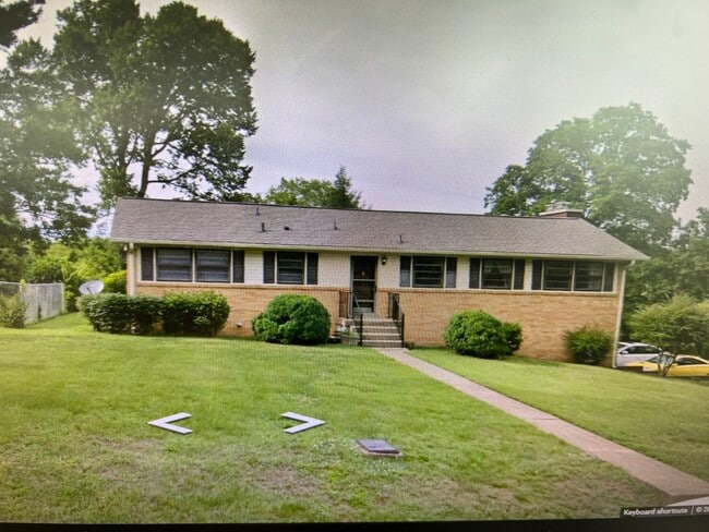Building Photo - 2800 Glenoaks Dr Rental