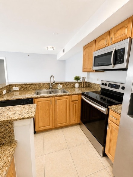 Building Photo - 281 SW Palm Dr Unit 106