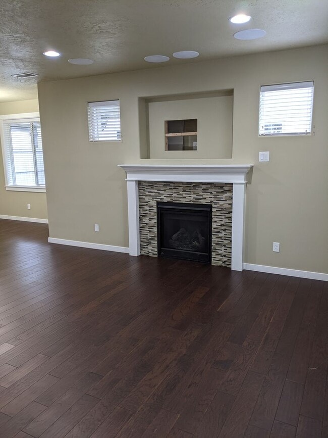 Photo - Beautiful 3 Bedroom, 2.5-Bath Home With Op...
