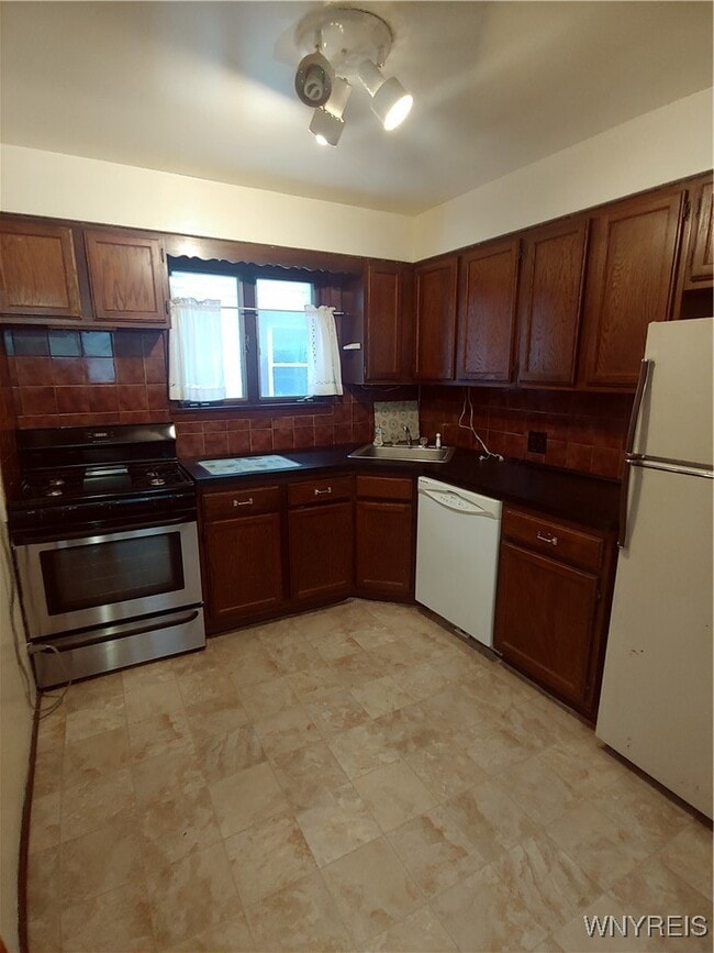 Photo - 267 Crestwood Ave