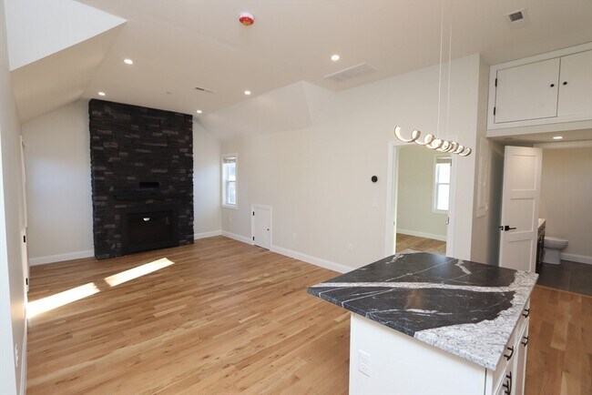 Photo - 14-16-16 Harriet St Unit 2