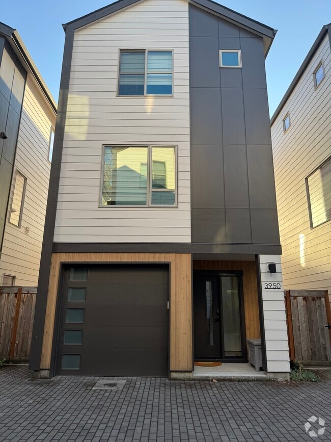 Building Photo - 3950 SE Gladstone St Rental